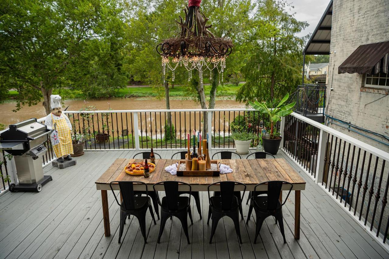 Chateau Royale, Pet Friendly, On Bayou, Downtown! 뉴이베리아 외부 사진