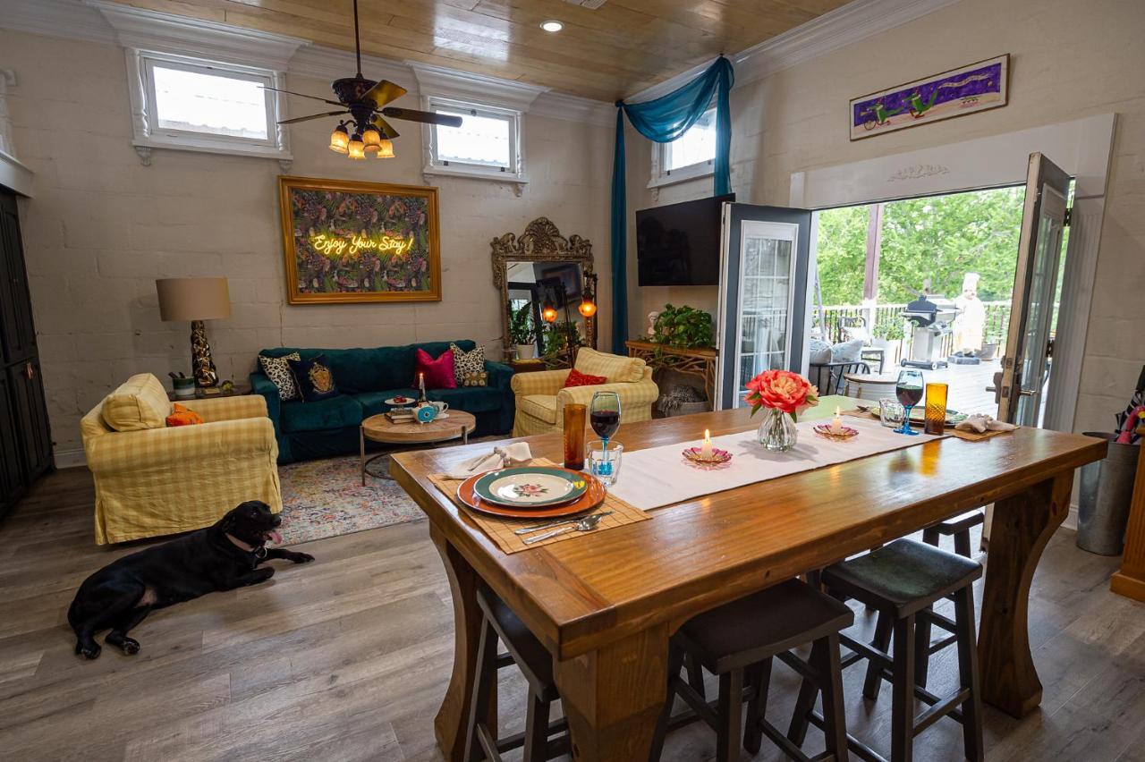 Chateau Royale, Pet Friendly, On Bayou, Downtown! 뉴이베리아 외부 사진