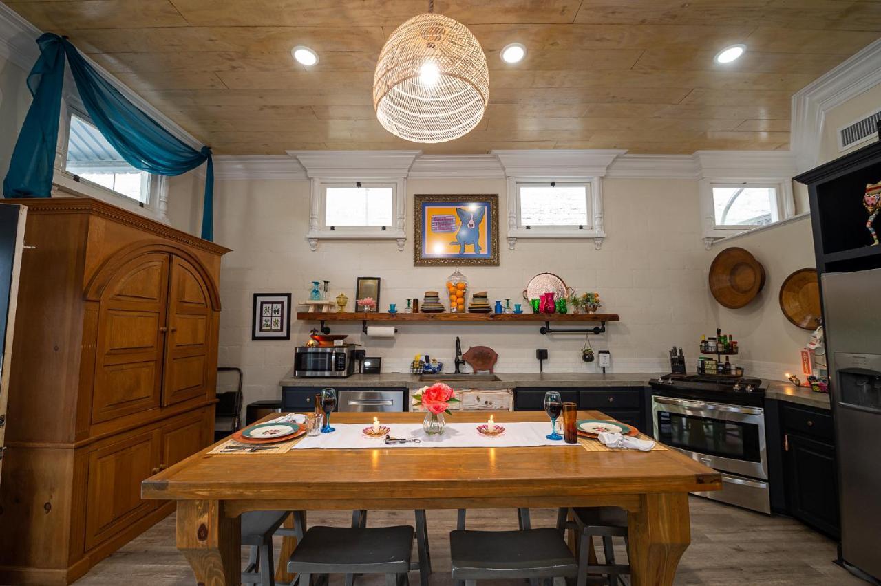 Chateau Royale, Pet Friendly, On Bayou, Downtown! 뉴이베리아 외부 사진