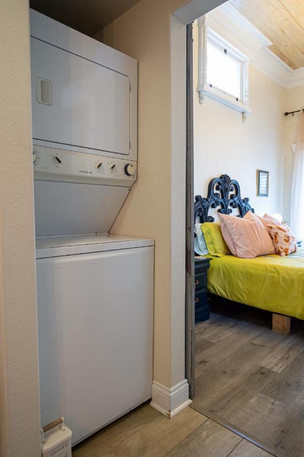 Chateau Royale, Pet Friendly, On Bayou, Downtown! 뉴이베리아 외부 사진