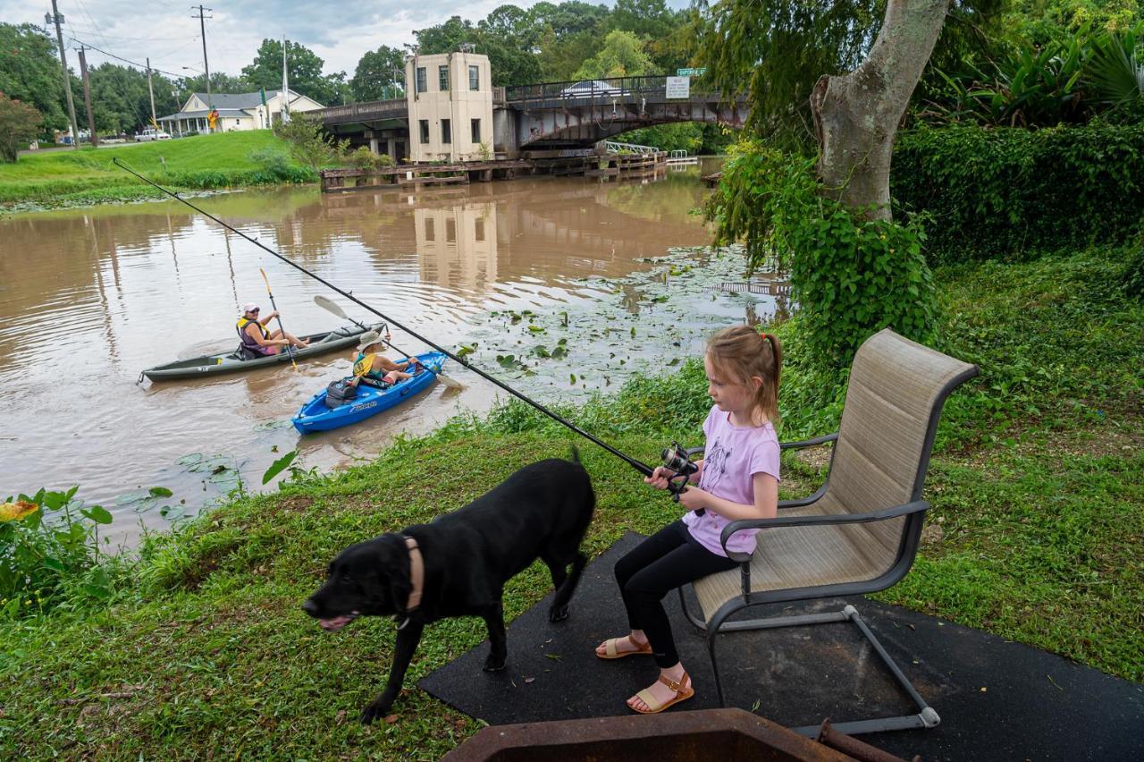 Chateau Royale, Pet Friendly, On Bayou, Downtown! 뉴이베리아 외부 사진